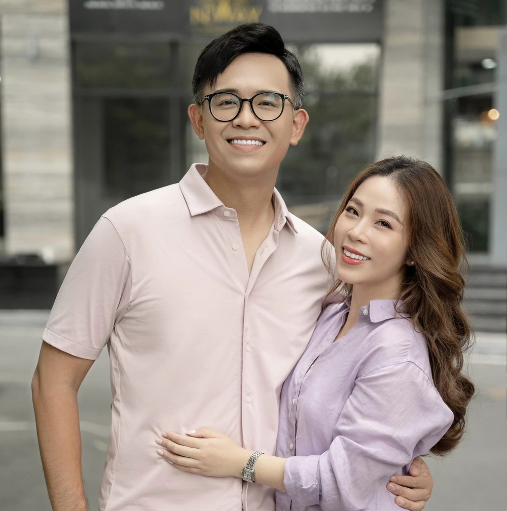 Hôn nhân hạnh phúc của MC Vietnam Idol - Đức Bảo và vợ cùng nghề - Ảnh 3.
