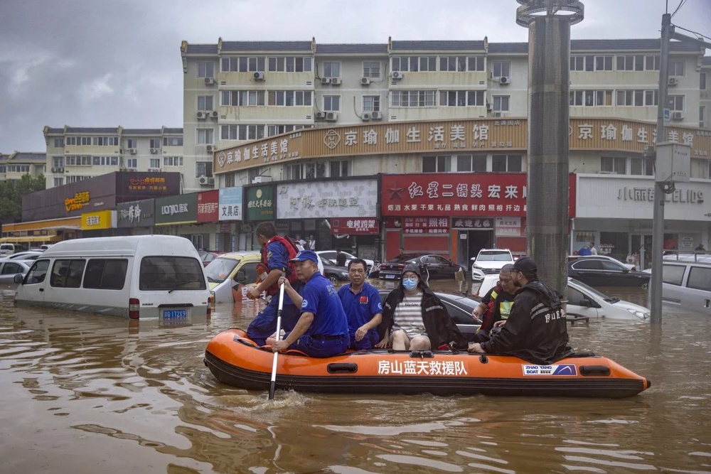 Giới khoa học cảnh báo nguy cơ bão chồng bão kèm mưa lớn sẽ đến sớm hơn - Ảnh 1.