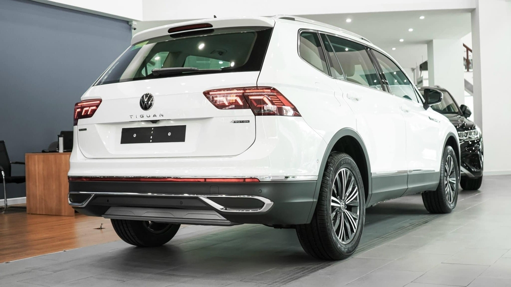 Giá Volkswagen Tiguan chạm đáy mới: Giảm kỷ lục 500 triệu, rẻ ngang Santa Fe và Sorento - Ảnh 3.