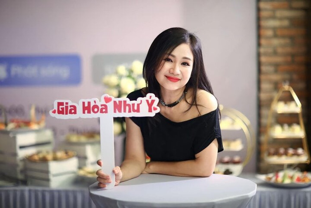 NSND Thu Hà tuổi 54 tự tin diện áo tắm khoe vóc dáng đồng hồ cát - Ảnh 7.