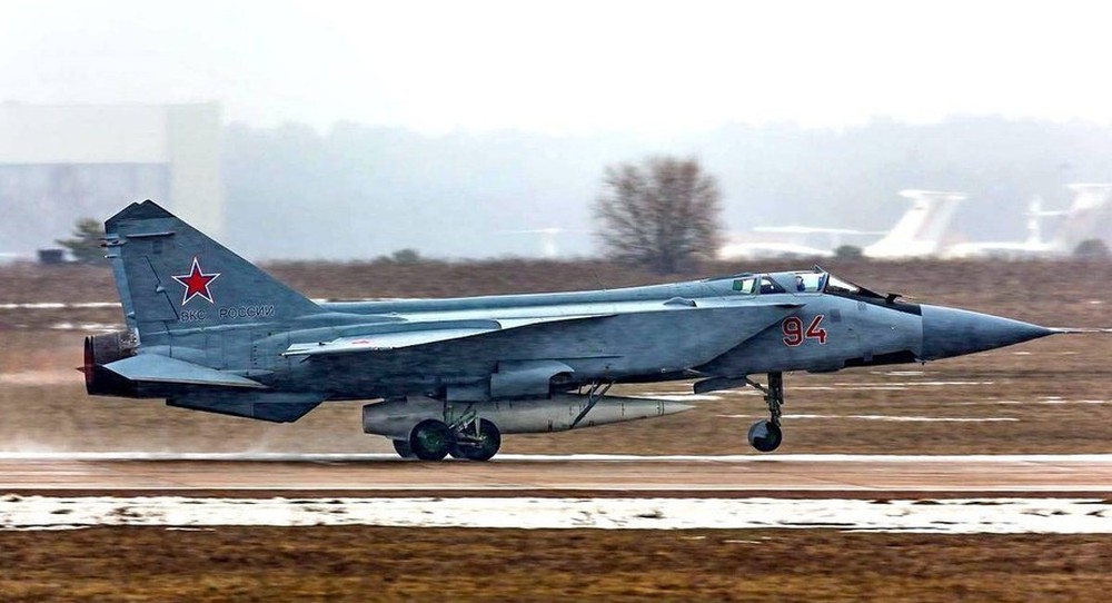 Bí mật tăng gấp đôi tiêm kích MiG-31 mang tên lửa Kinzhal? - Ảnh 1.