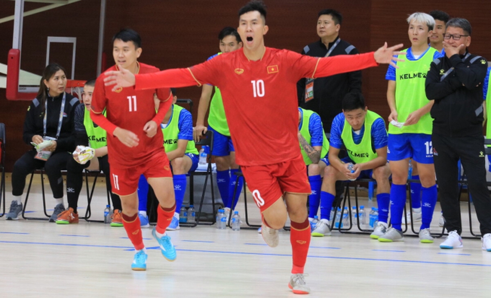 Giải vô địch châu Á: Tuyển Việt Nam vững ngôi đầu bảng; Campuchia thảm bại 1-6 trong ngày ra quân - Ảnh 1.