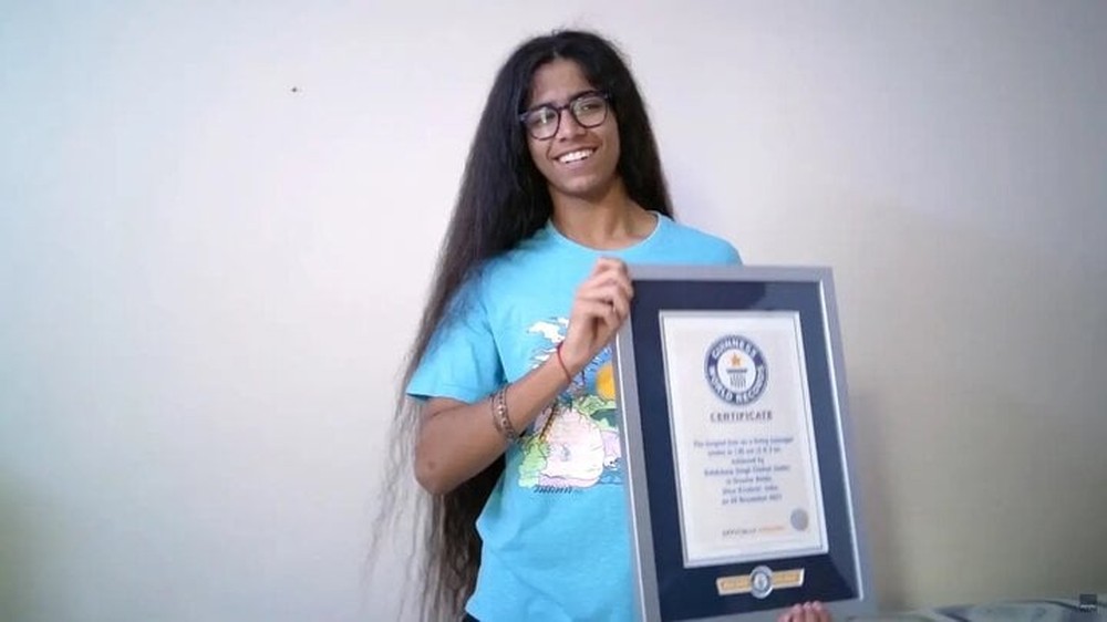 Cậu bé lập kỷ lục nam thiếu niên có mái tóc dài nhất thế giới - Ảnh 2.