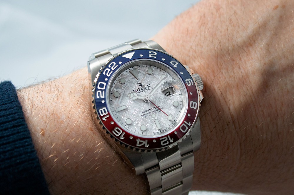 Không gắn kim cương hay đá quý, chiếc đồng hồ này vẫn có giá gần 6 tỷ đồng, ghi danh Guinness vì kỷ lục ngoài hành tinh độc nhất vô nhị - Ảnh 8.