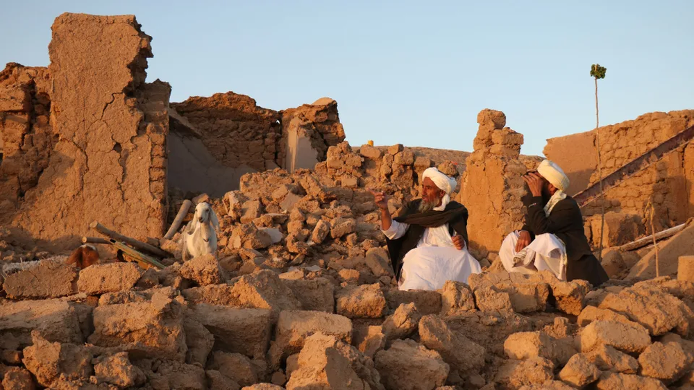 Cảnh hoang tàn tại Afghanistan sau trận động đất khiến hơn 2.000 người thiệt mạng, nhiều ngôi làng bị san bằng - Ảnh 1.