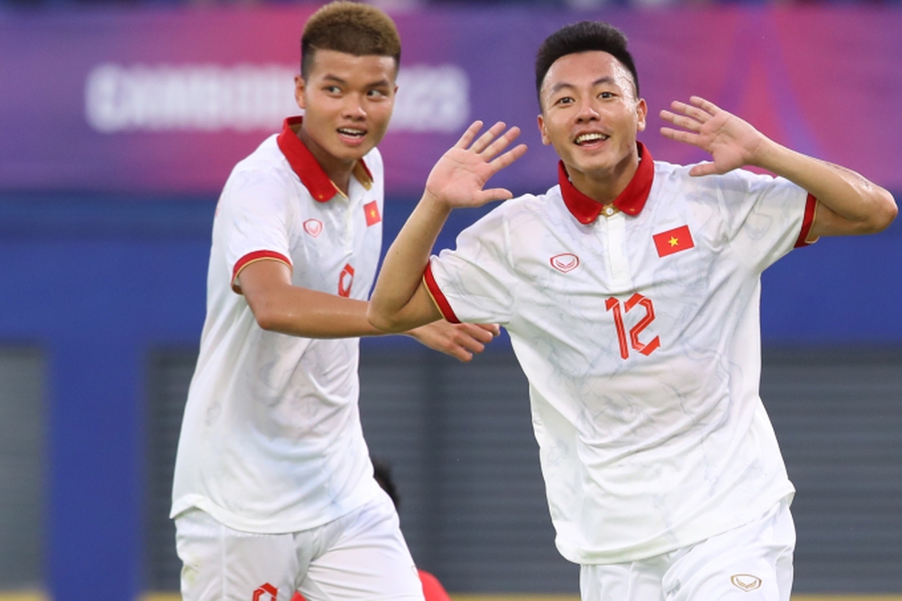 HLV Troussier nói thẳng về giấc mơ World Cup của tuyển Trung Quốc, chỉ ra điểm yếu nơi cầu thủ Việt Nam - Ảnh 3.