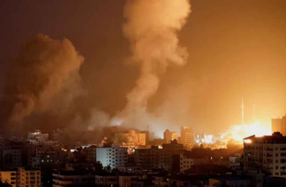 Israel dồn vũ khí hạng nặng và bộ binh, trút bão lửa toàn mặt trận: TT Netanyahu tuyên bố thay đổi cả Trung Đông - Ảnh 1.