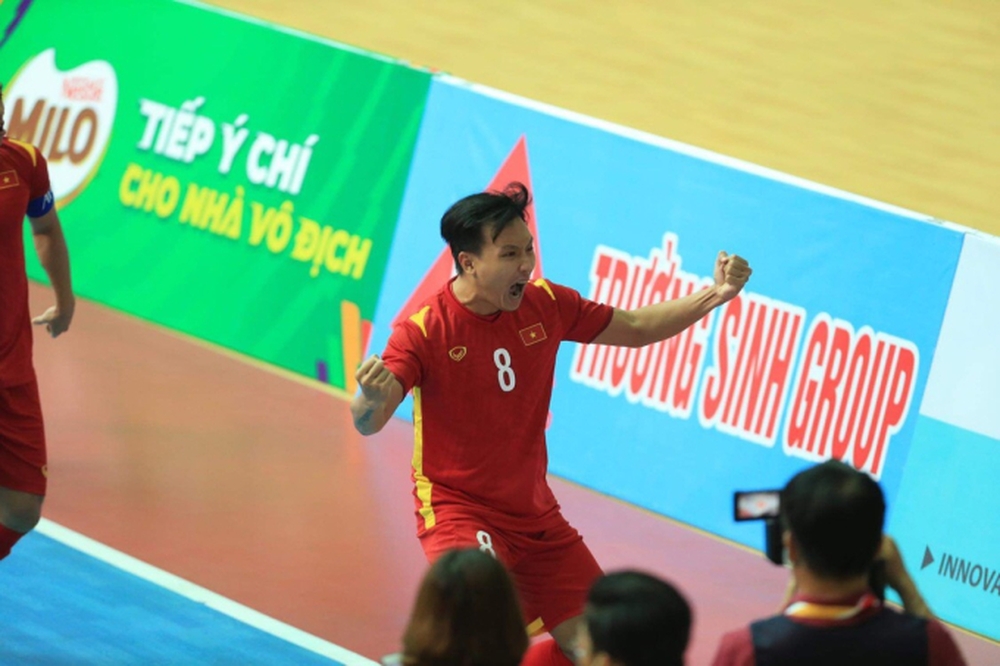 Giải vô địch châu Á: Xếp trên Hàn Quốc, tuyển Việt Nam sớm giành vé đi tiếp sau 2 “cơn mưa bàn thắng” - Ảnh 1.