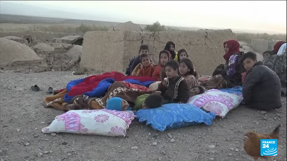 Cảnh hoang tàn tại Afghanistan sau trận động đất khiến hơn 2.000 người thiệt mạng, nhiều ngôi làng bị san bằng - Ảnh 6.