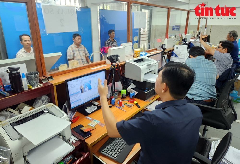 TP Hồ Chí Minh: Người dân xếp hàng đổi bằng lái xe vì tin đồn trên mạng - Ảnh 5.