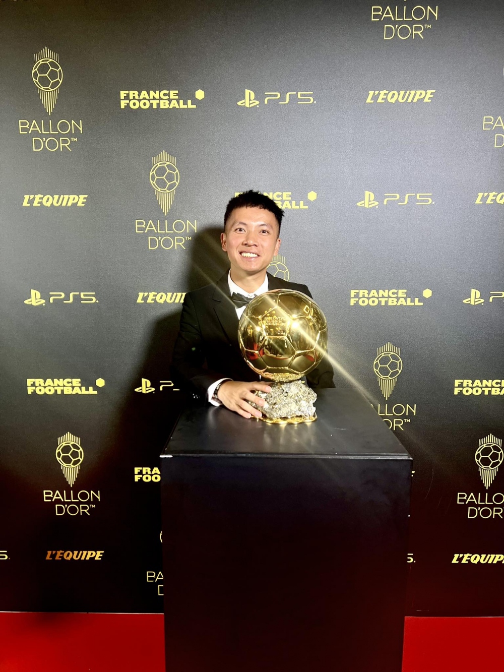 Đỗ Kim Phúc kể phản ứng của Mbappe và Haaland khi Messi giành Quả bóng Vàng - Ảnh 1.