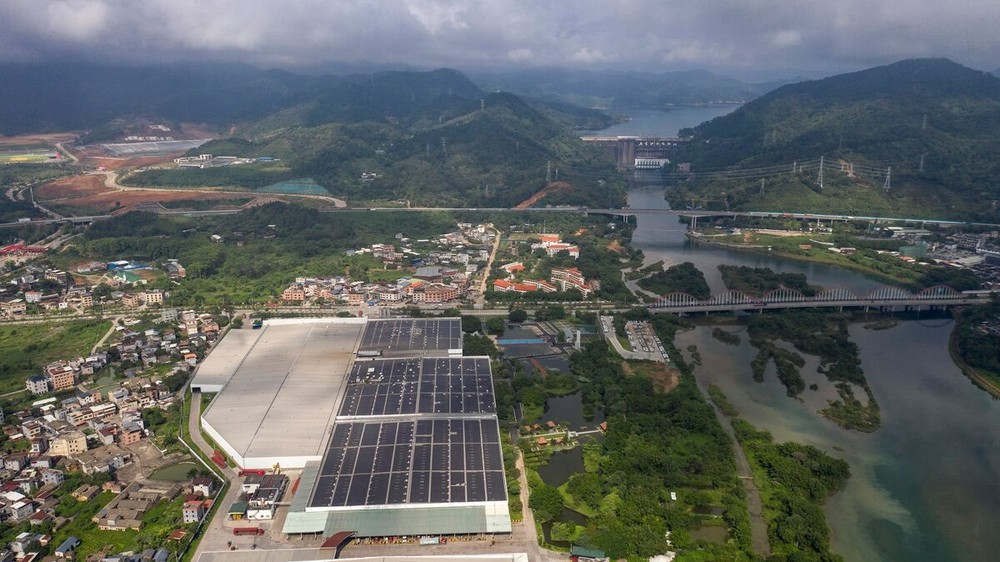 Tỷ phú giàu nhất Trung Quốc ‘hốt bạc’ từ nước đóng chai: Mỗi năm xử lý hơn 1 triệu tấn nước từ rừng nguyên sinh, sắp khai thác đóng chai cả nước băng tan chảy - Ảnh 2.