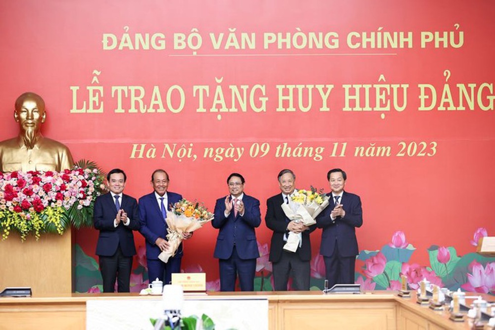 Trao tặng nguyên Phó Thủ tướng Thường trực Trương Hòa Bình, nguyên Phó Thủ tướng Phạm Gia Khiêm danh hiệu cao quý - Ảnh 3.