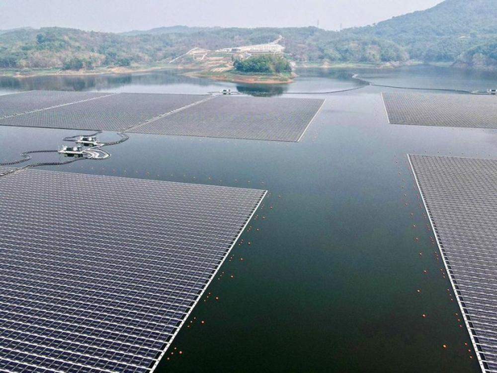 Nước láng giềng Việt Nam khánh thành siêu công trình phát điện mặt trời lớn nhất Đông Nam Á - Ảnh 3.