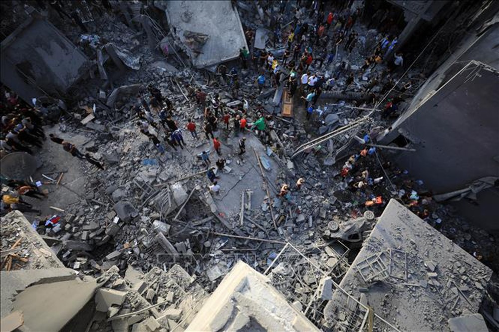 Lượng chất nổ Israel trút xuống Gaza có sức hủy diệt gần bằng 2 quả bom hạt nhân - Ảnh 1.