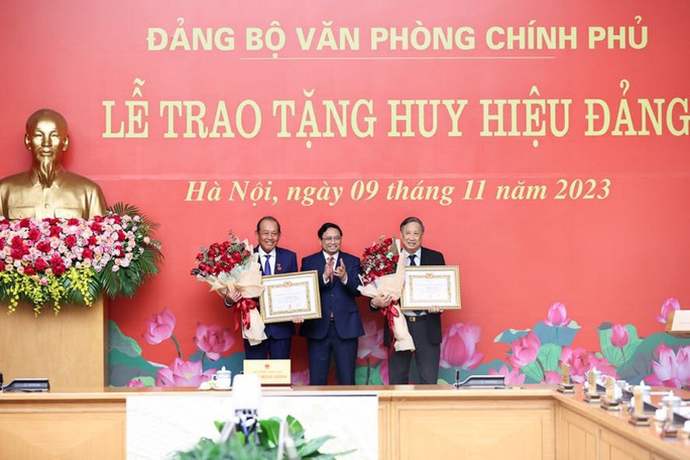 Trao tặng nguyên Phó Thủ tướng Thường trực Trương Hòa Bình, nguyên Phó Thủ tướng Phạm Gia Khiêm danh hiệu cao quý - Ảnh 1.