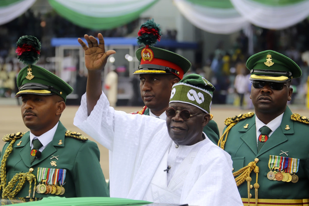 Quyết định chi hàng chục triệu USD gây tranh cãi của tổng thống Nigeria - Ảnh 1.