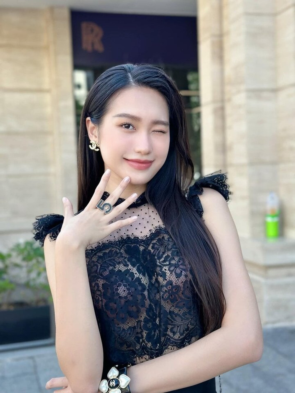 Gia thế, học vấn của người đẹp tài sắc vẹn toàn lên xe hoa với Văn Hậu hôm nay - Ảnh 2.