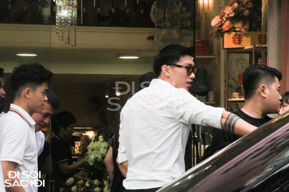 Cận cảnh siêu xe 50 tỷ Đoàn Văn Hậu rước Doãn Hải My về dinh - Ảnh 8.