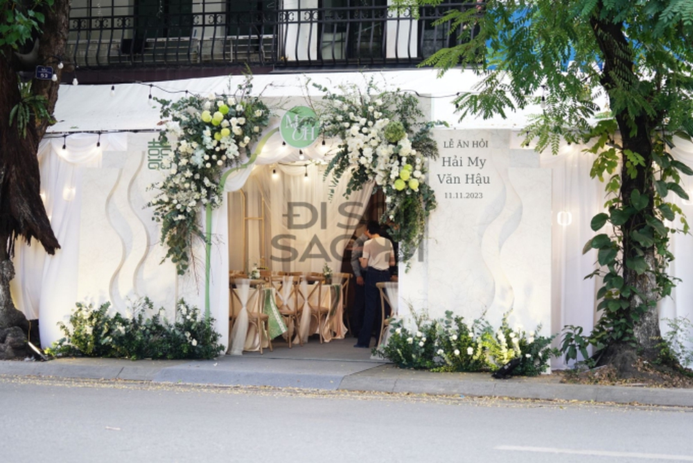 Doãn Hải My chính thức lộ diện trong đám hỏi, Đoàn Văn Hậu ngồi xe 50 tỷ cùng đoàn xích lô mang sính lễ khủng đến nhà gái - Ảnh 7.