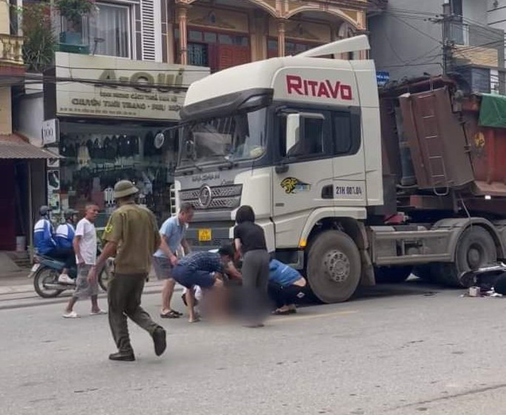 Trên đường đến trường, nữ hiệu phó bị xe tải cán tử vong - Ảnh 1.