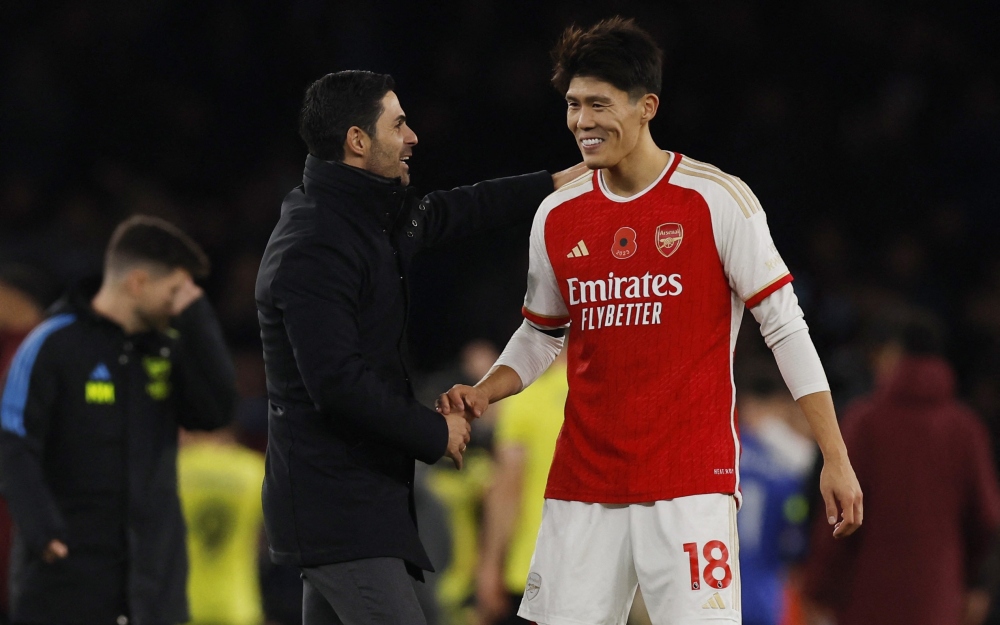 Thắng Burnley trong thế 10 người, Arsenal phả hơi nóng vào gáy Man City - Ảnh 11.