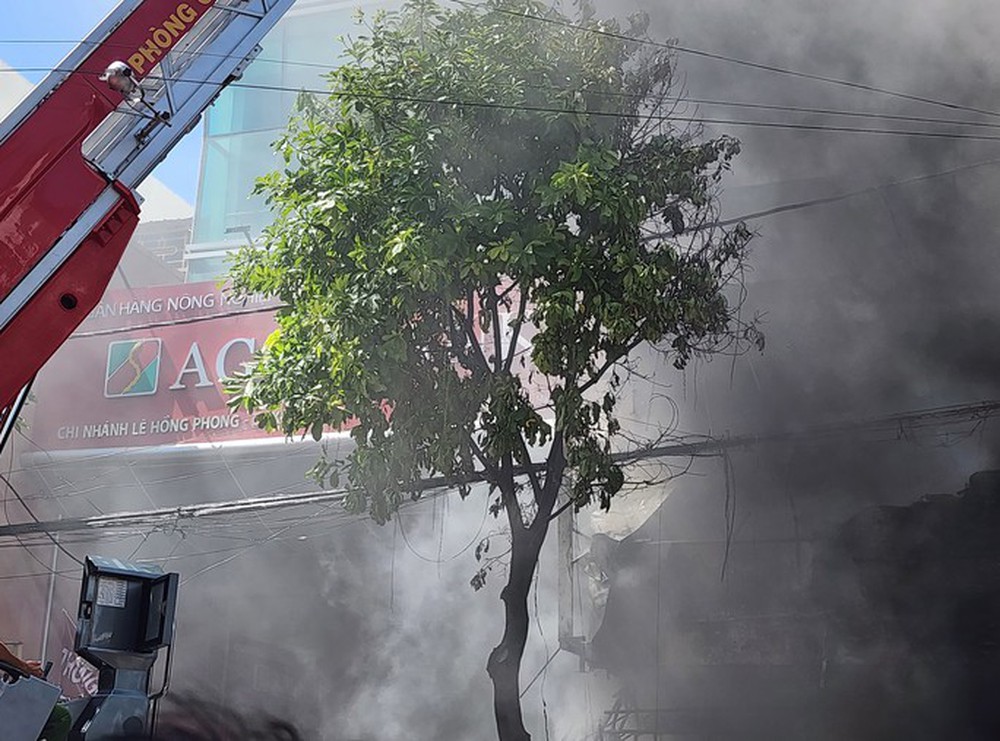 Cháy lớn ở Buôn Ma Thuột, vợ chồng già mất 10 tỉ đồng trong tích tắc - Ảnh 2.