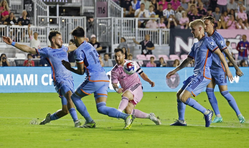 Messi và Inter Miami nhận cái kết “đắng lòng” sau lễ vinh danh Quả bóng Vàng - Ảnh 3.