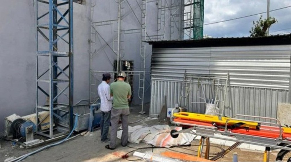 Vụ đứt cáp ròng rọc khiến 3 người chết: Thương tâm hoàn cảnh người cha phụ hồ và con gái - Ảnh 2.