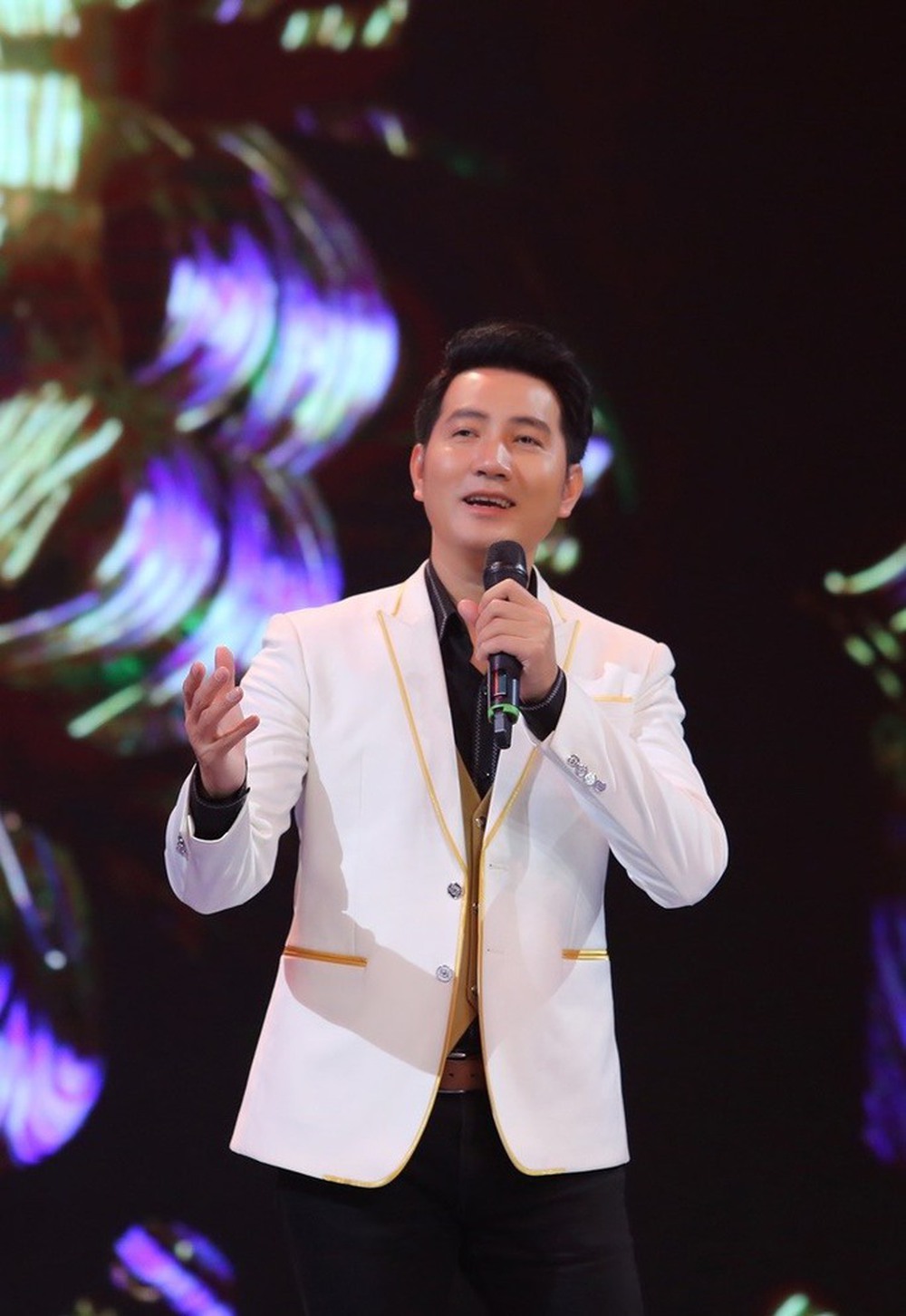 Vì sao ca sĩ Nguyễn Phi Hùng vẫn độc thân? - Ảnh 3.