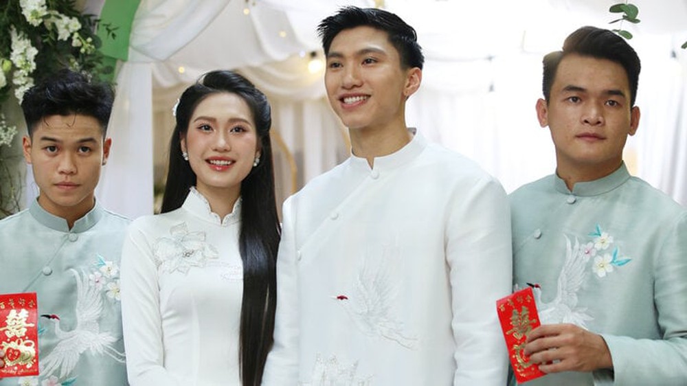 Chú rể Văn Hậu trao nụ hôn ngọt ngào cho Hải My, tay trong tay đưa nàng về dinh - Ảnh 4.