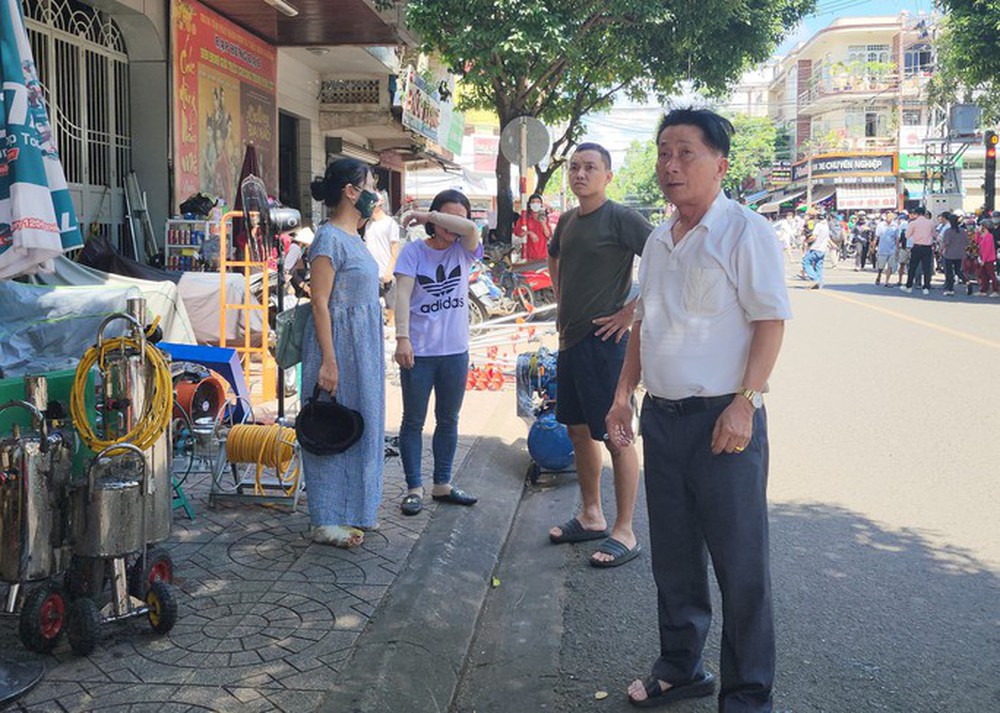 Cháy lớn ở Buôn Ma Thuột, vợ chồng già mất 10 tỉ đồng trong tích tắc - Ảnh 9.