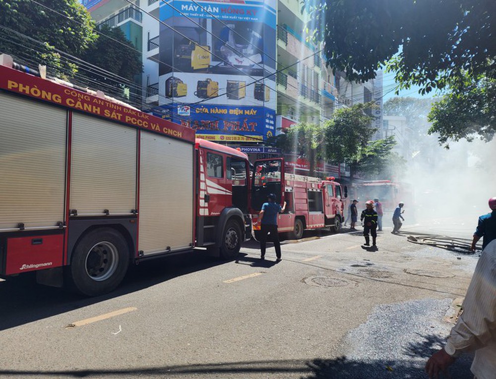 Cháy lớn ở Buôn Ma Thuột, vợ chồng già mất 10 tỉ đồng trong tích tắc - Ảnh 8.