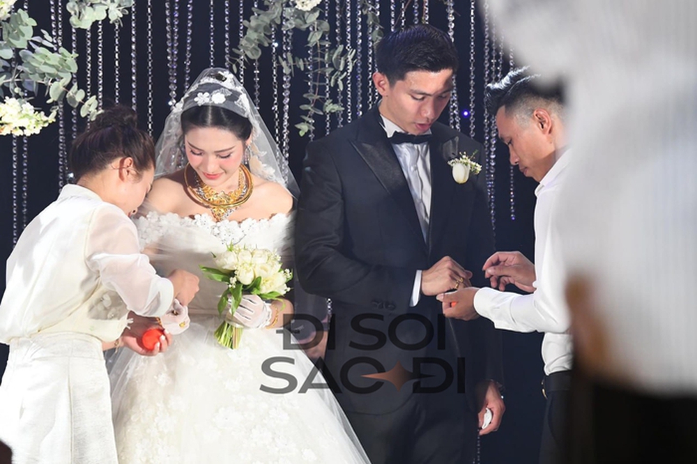 Doãn Hải My rạng rỡ nhận vàng mẹ chồng trao, nói một câu thể hiện vừa đẹp lại khéo - Ảnh 5.