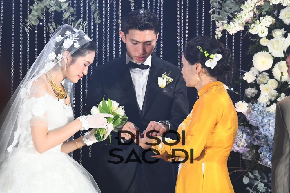 Doãn Hải My rạng rỡ nhận vàng mẹ chồng trao, nói một câu thể hiện vừa đẹp lại khéo - Ảnh 3.