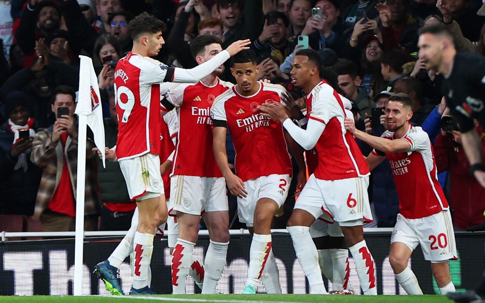 Thắng Burnley trong thế 10 người, Arsenal phả hơi nóng vào gáy Man City - Ảnh 5.