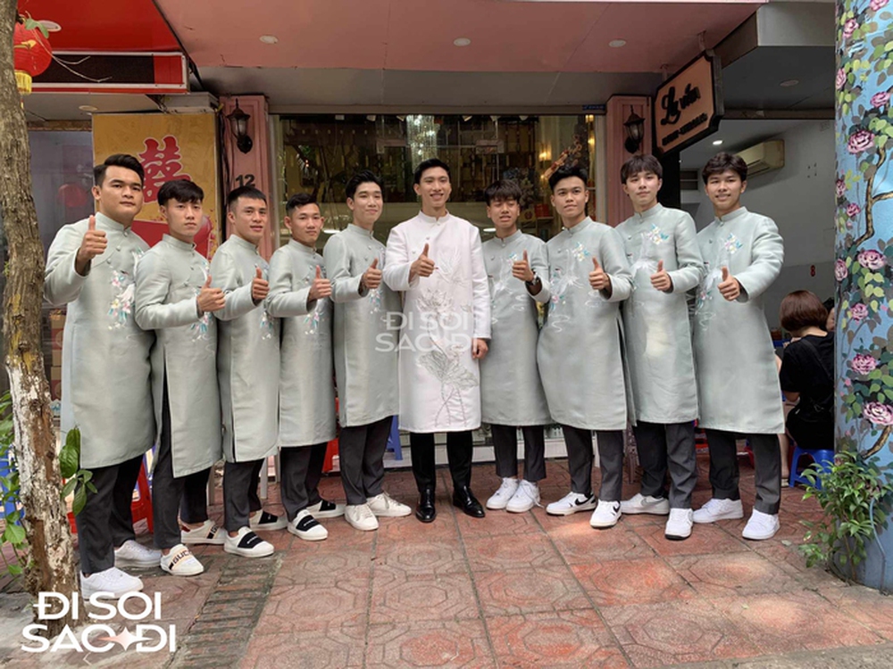 Dàn hotboy bê tráp tươi rói cùng chú rể Đoàn Văn Hậu trước thềm đám hỏi - Ảnh 1.