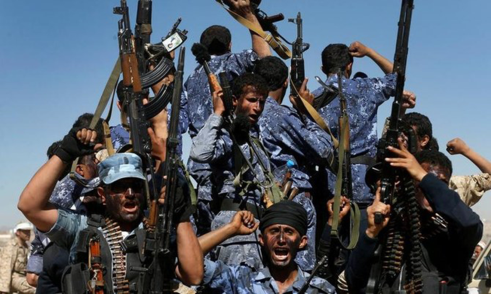 Houthi dồn dập điều động binh lực lớn: Hàng trăm xe quân sự hạng nặng và tên lửa ứng chiến Israel? - Ảnh 2.