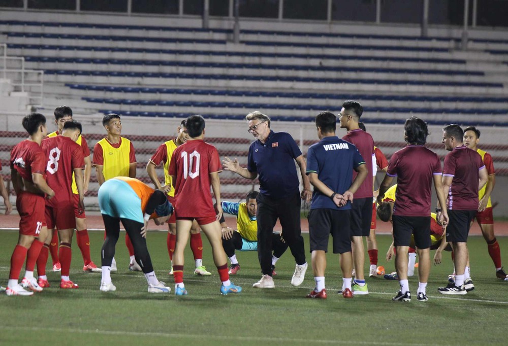 Chủ nhà Philippines ưu ái, tuyển Việt Nam lao vào tập luyện trước vòng loại World Cup 2026 - Ảnh 1.