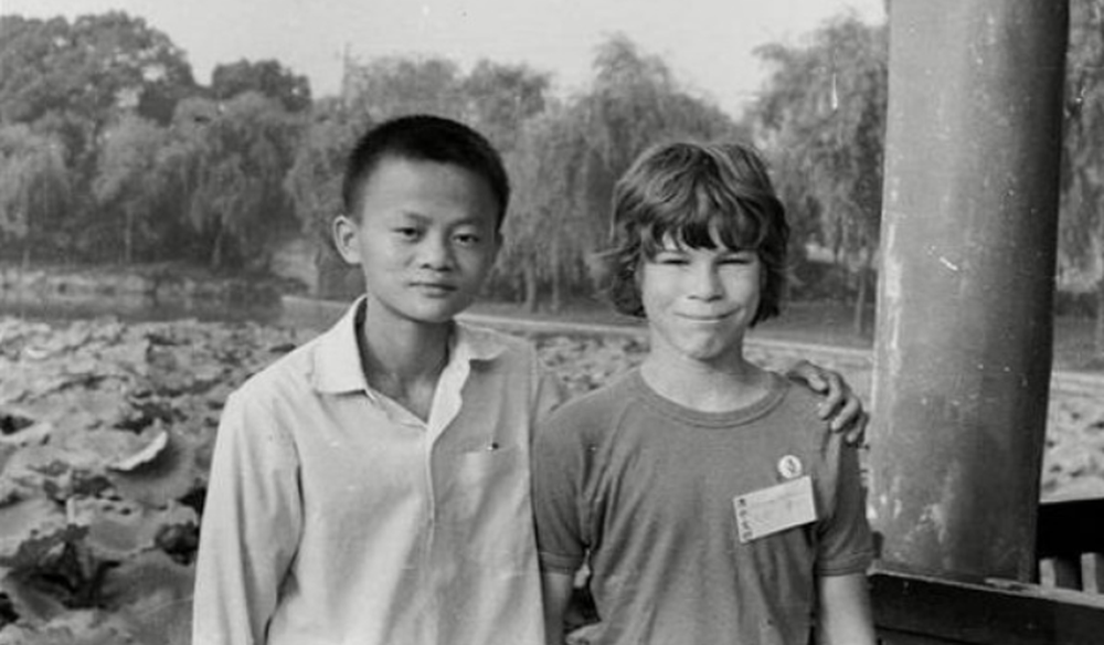 Sợ xa cách với các bạn khi tham gia họp lớp, tỷ phú Jack Ma làm một hành động khiến ai cũng nể phục - Ảnh 7.