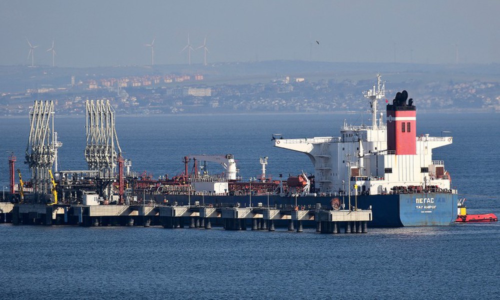 Số lượng siêu tàu chở dầu hướng tới bờ biển nước Mỹ cao bất thường - Ảnh 1.