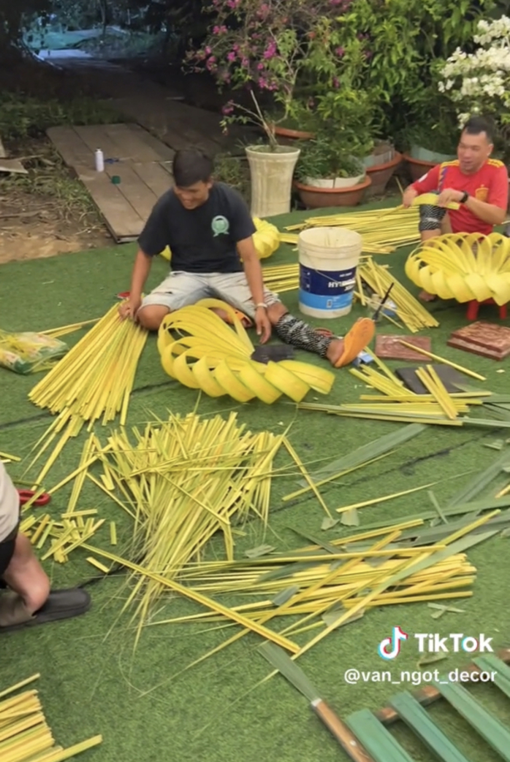 Trước giờ G lễ cưới Puka ở Đồng Tháp: Hé lộ không gian hoành tráng, Lê Dương Bảo Lâm đăng đàn phàn nàn cô dâu - Ảnh 3.