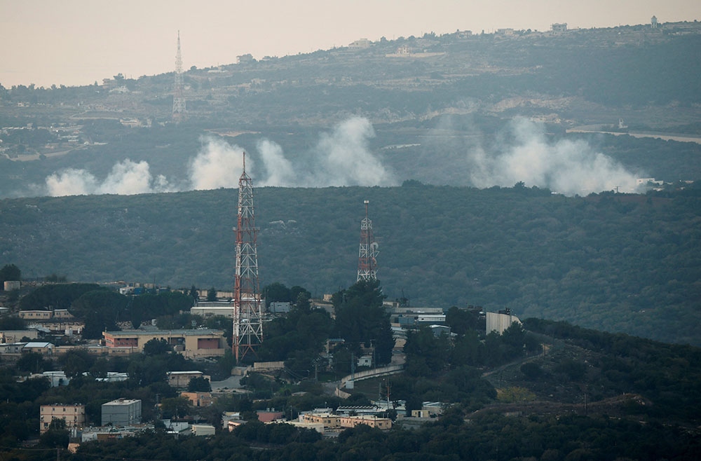 Israel bắn phá 16 thị trấn miền Nam Lebanon, Iran tuyên bố không tham chiến - Ảnh 1.