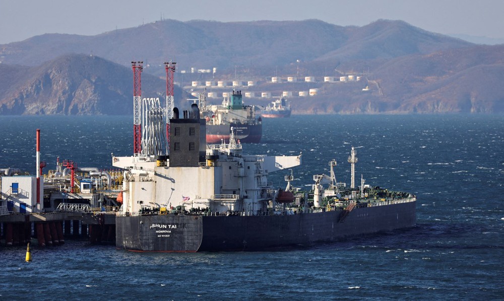 Đan Mạch được giao kiểm tra và chặn tàu chở dầu Nga, Moskva phản ứng - Ảnh 1.