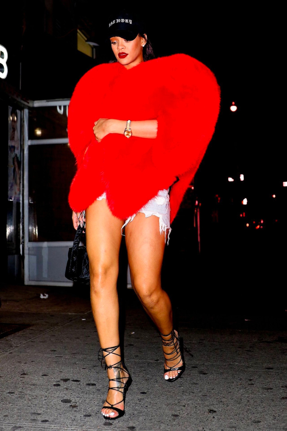 Rihanna có 1,4 tỷ đô nhưng vẫn mặc 1 chiếc quần suốt 10 năm, fan biết khen lấy khen để - Ảnh 7.