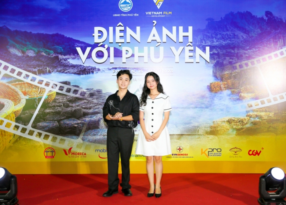 Vợ chồng NSND Lan Hương và dàn sao Việt hội tụ tại sự kiện điện ảnh lớn ở Phú Yên - Ảnh 8.