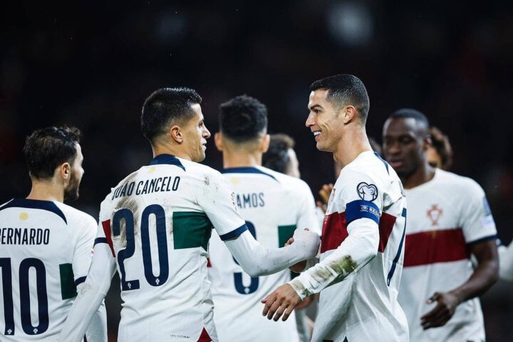 Ngả mũ với danh sách kỷ lục phi thường của Cristiano Ronaldo tuổi 38 - Ảnh 2.