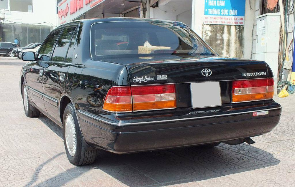 Chiếc Toyota già đậu trước biệt thự ở Hà Nội: 1 tỷ tiền xe, 15 tỷ tiền biển - Ảnh 2.
