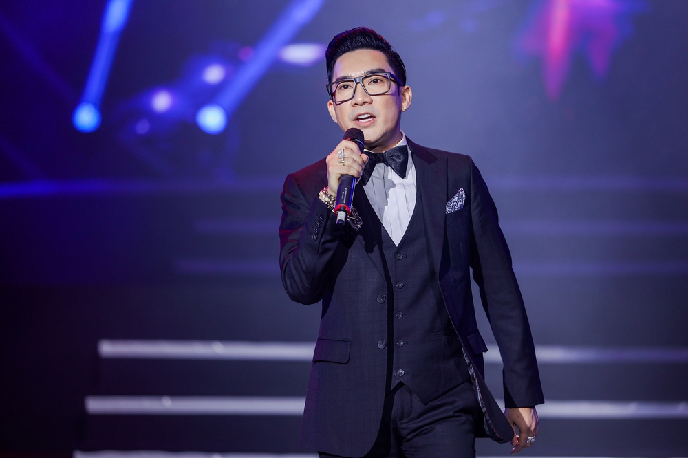 NSND Quang Thọ, NSND Quốc Hưng khoe giọng đỉnh cao cùng dàn ca sĩ nổi tiếng trong liveshow Mùa thu vàng - Ảnh 8.