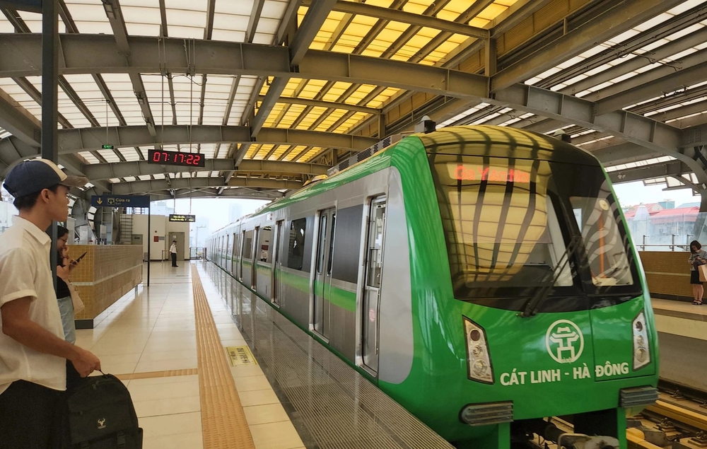Hà Nội muốn thay BRT thành đường sắt, tàu điện chạy ven sông Hồng và phố cổ - Ảnh 1.